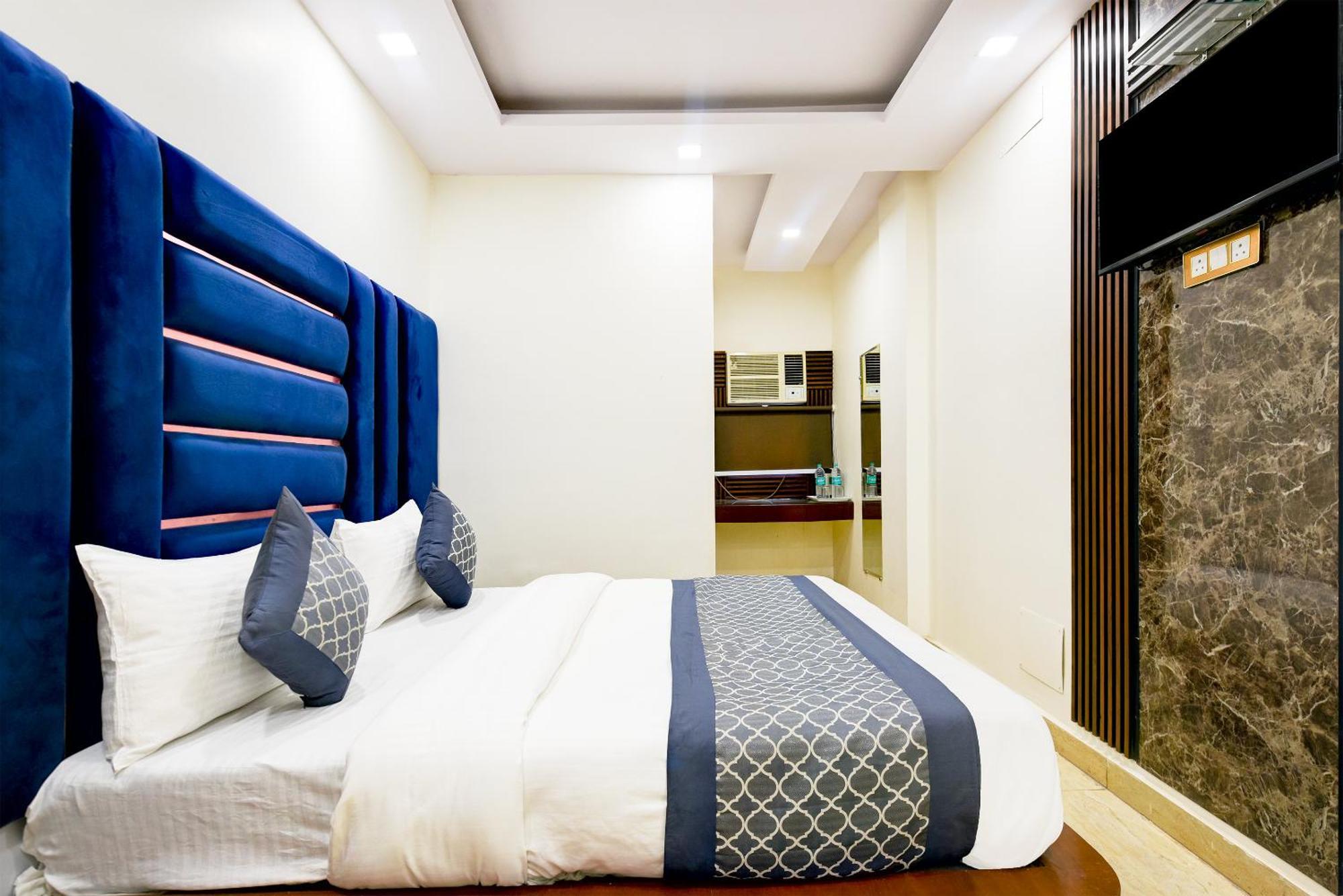 Guest house Prem Dx By P K Residency Just Walking Distance From Railway Station