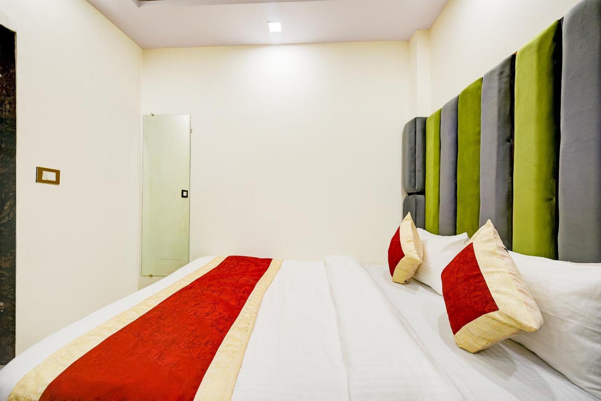Guest house Prem Dx By P K Residency Just Walking Distance From Railway Station *
