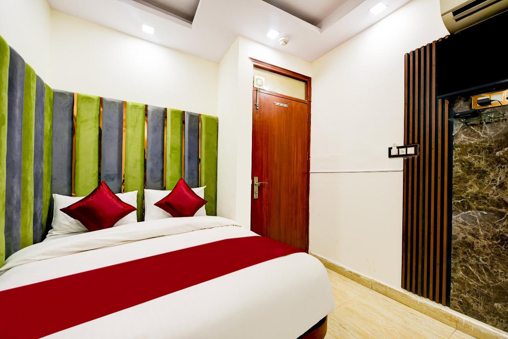 Guest house Prem Dx By P K Residency Just Walking Distance From Railway Station