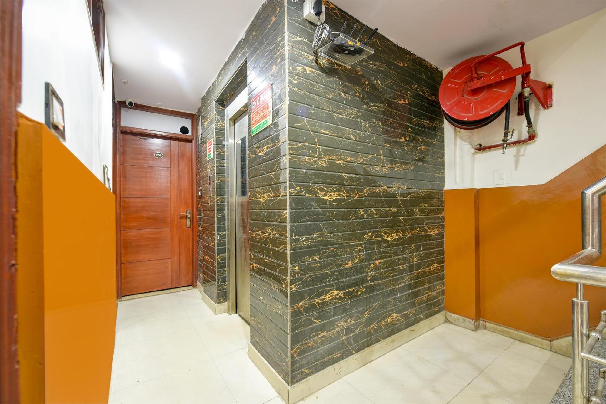 Guest house Prem Dx By P K Residency Just Walking Distance From Railway Station *
